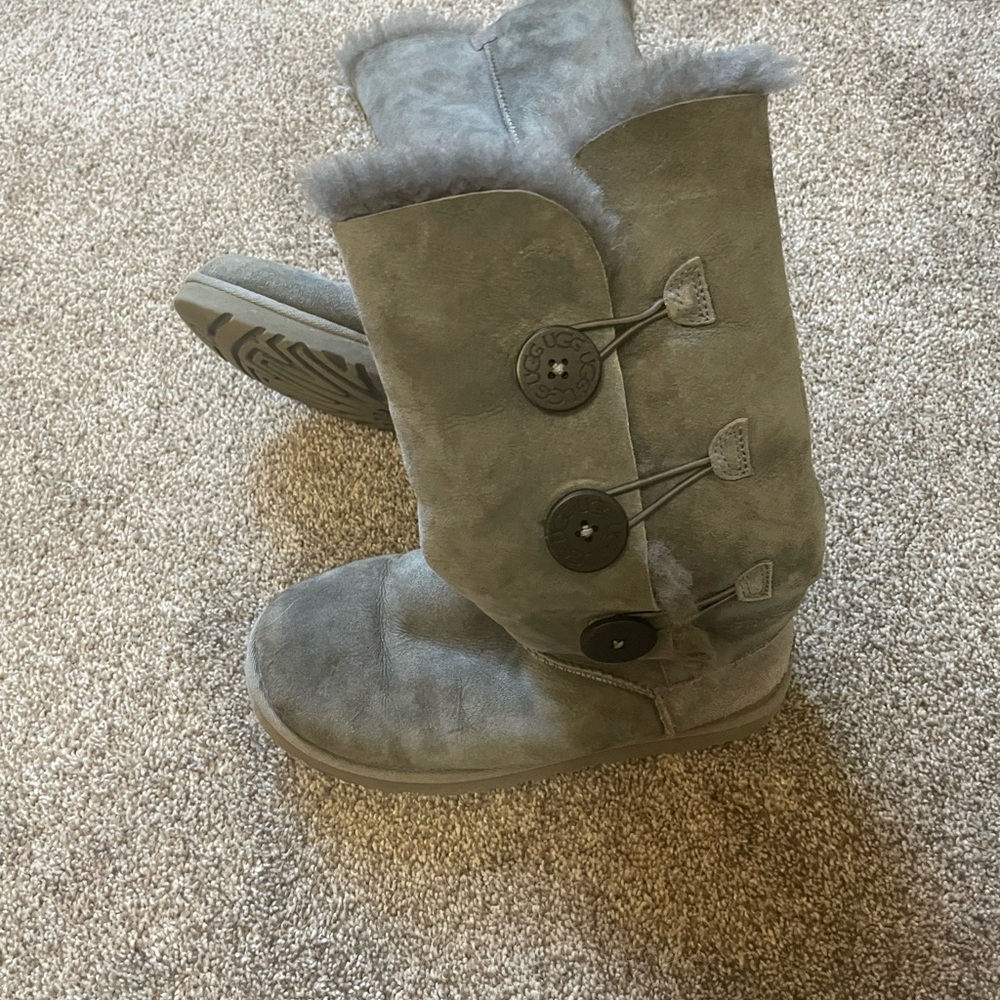 Gray 3 Button Uggs - image 2